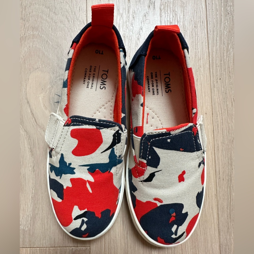 New never worn TOMS toddler shoes size 10 (unisex)